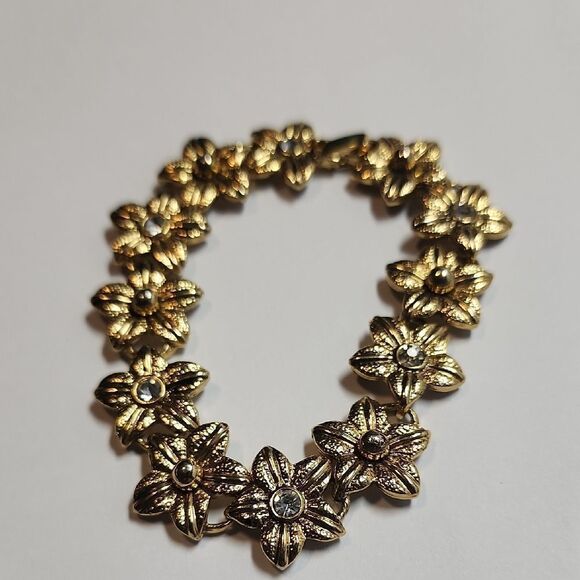 Elegant Gold Floral Bracelet Size 7 - Picture 1 of 4